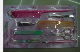 廠家直銷剃刀梳子套裝 義烏購日用百貨優(yōu)選